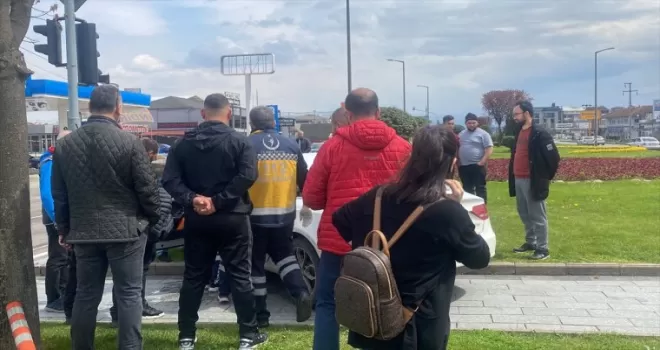 Düzce’de otomobille seyir halindeyken fenalaşan sürücü hastaneye kaldırıldı