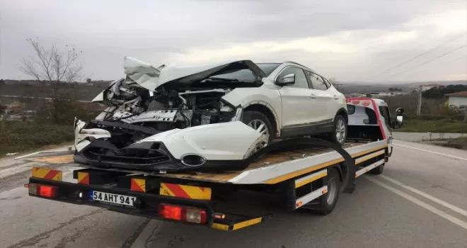 Düzce'de otomobille traktörün çarpıştığı kazada 2 kişi yaralandı