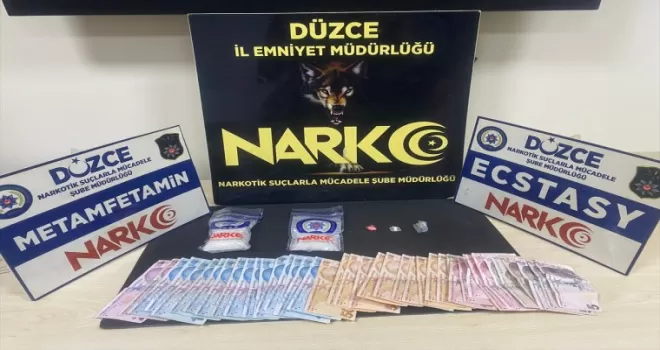 Düzce’de takside uyuşturucu maddeyle yakalanan 2 zanlı tutuklandı
