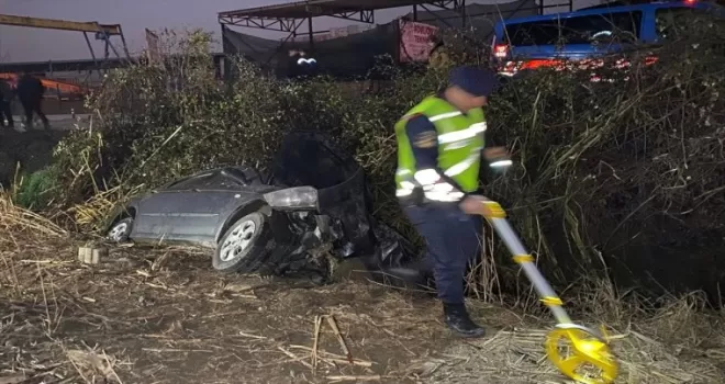 Düzce'de tarlaya devrilen otomobildeki 3 kişi yaralandı