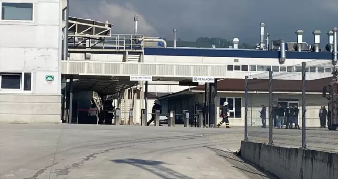Düzce’de tekstil fabrikasının buhar kazanında çıkan yangın söndürüldü