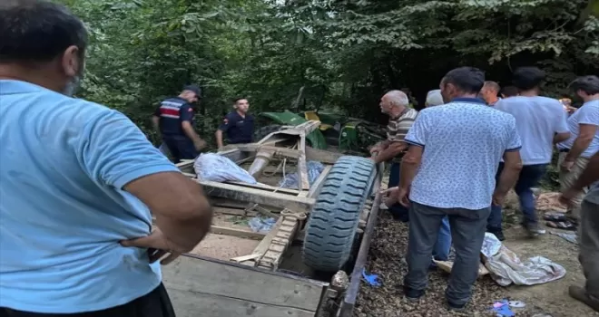 Düzce’de traktör römorkunun devrilmesi sonucu 9 işçi yaralandı