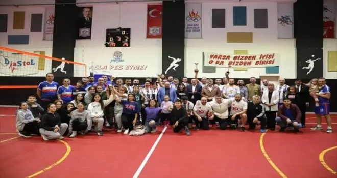 Düzce’de voleybol turnuvası düzenlendi