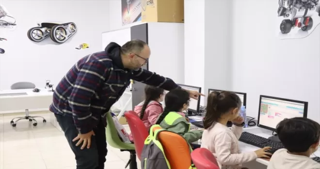 Düzce'deki Çocuk Üniversitesi eğitime başladı