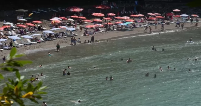 Düzce’deki tarihi Ceneviz Kalesi’nde hafta sonu yoğunluğu yaşanıyor