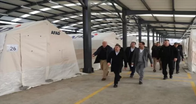 Düzce Valisi Atay, depremin merkez üssü Gölyaka'da incelemelerde bulundu