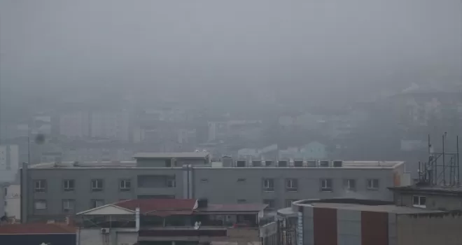Düzce ve Karabük'te sis, görüş mesafesini düşürdü