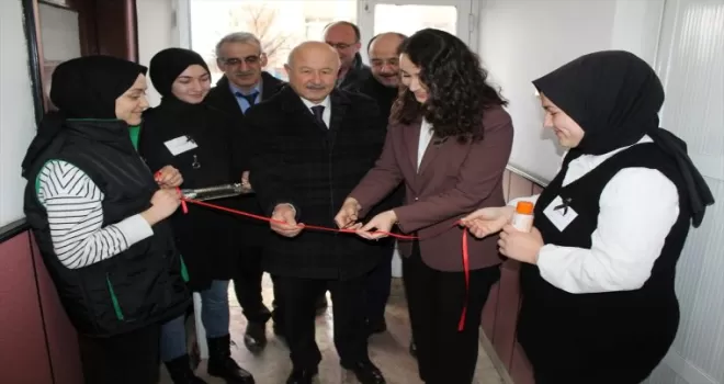 Eflani’de öğrenciler, depremzedeler yararına kermes düzenledi