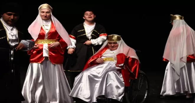 Engellilerden oluşan “Kusursuz Ekip“ danslarıyla beğeni topluyor