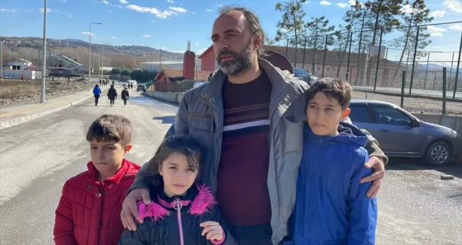 Enkaz altından hafif yaralı kurtulan Hataylı aile yaşadıklarını unutamıyor