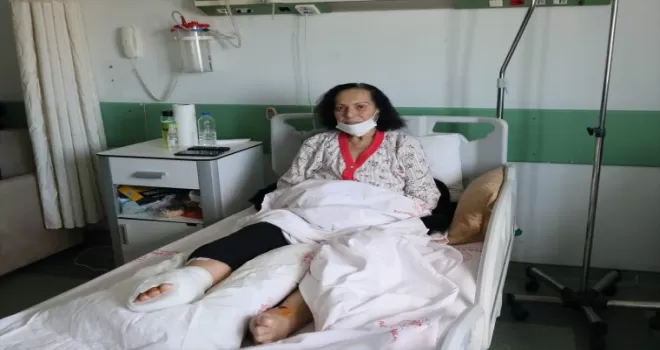 Enkazdan 3 gün sonra kurtarılan kadın eşini kaybetmenin üzüntüsünü yaşıyor