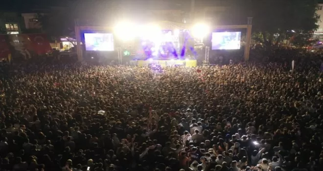 Erbaa Belediyesince Gençlik Konseri düzenledi