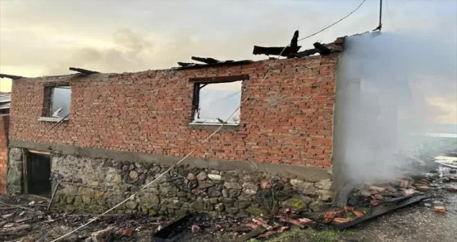 Gerede’de müstakil ev yangında kullanılamaz hale geldi