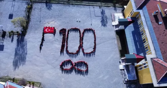 Gerede’de öğrenciler “100. Yıl“ koreografisi oluşturdu