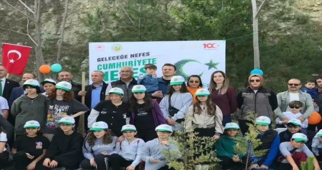 Gerze’de Milli Ağaçlandırma Günü’nde fidanlar toprakla buluşturuldu