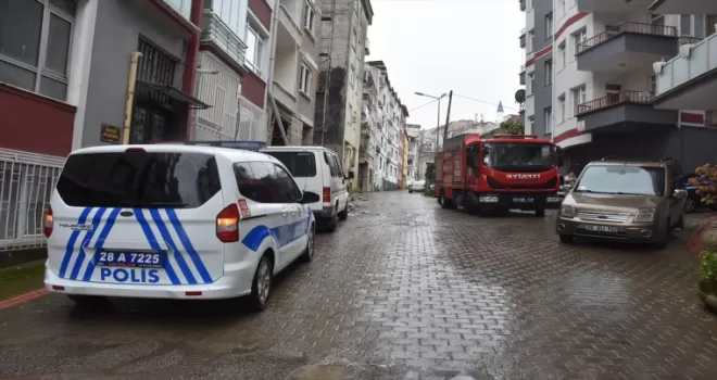 Giresun'da depremler nedeniyle çatlaklar oluşan bina boşaltıldı