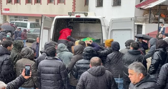 Giresun'da evlerinde ölü bulunan çift defnedildi