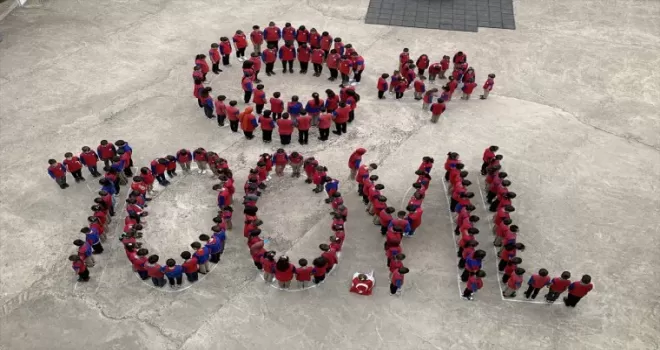 Giresun’da öğrencilerden “100. Yıl“ koreografisi