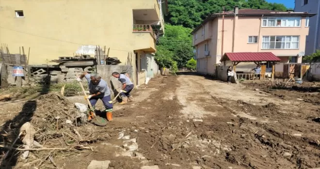 Giresun’da şiddetli yağışın açtığı tahribat gideriliyor