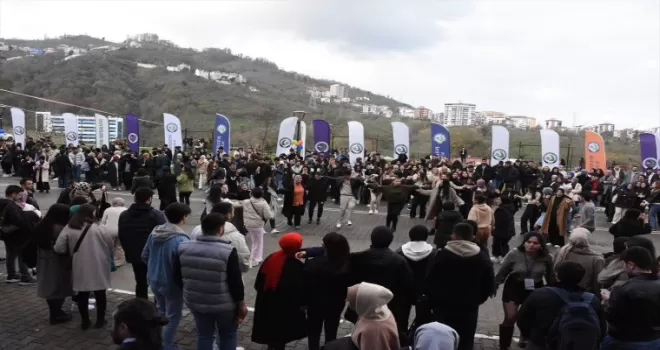 Giresun’daki şenlikte 1 ton hamsi ikram edildi