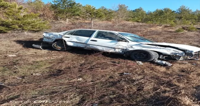 Göynük’te devrilen otomobilin sürücüsü yaralandı