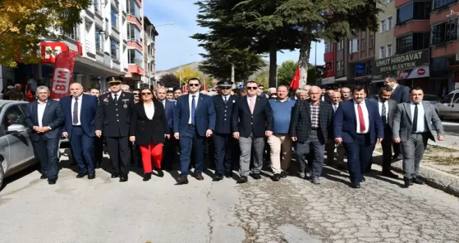 Gümüşhacıköy’de Cumhuriyet’in 100. yılı dolayısıyla kortej yürüyüşü düzenlendi