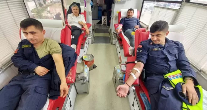 Gümüşhacıköy’de jandarmadan Türk Kızılay’a kan bağışı
