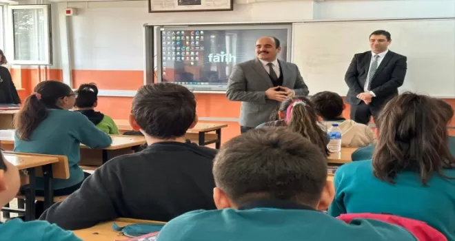 Gümüşhacıköy Kaymakamı Altınöz’den okul ziyareti