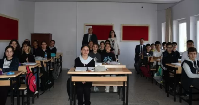 Gümüşhacıköy Kaymakamı Büyükkaymakcı’dan okul ziyareti