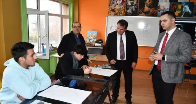 Gümüşhacıköy Kaymakamı Büyükkaymakcı’dan okul ziyareti