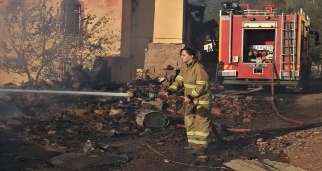 GÜNCELLEME 2 - Kastamonu’da çıkan yangında 10 ev yandı