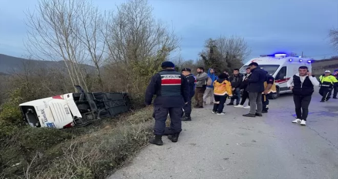 GÜNCELLEME - Bartın'da yolcu otobüsünün devrilmesi sonucu 40 kişi yaralandı