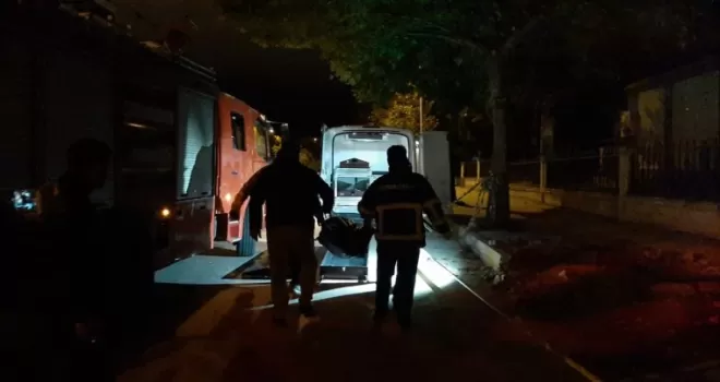 GÜNCELLEME - Çorum’da otomobil reklam tabelasına çarptı 3 kişi öldü