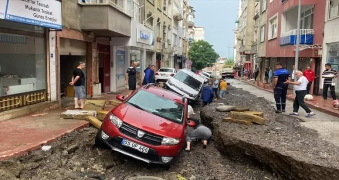 GÜNCELLEME - Samsun’da sağanak nedeniyle ev ve iş yerlerini su bastı