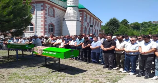 GÜNCELLEME - Zonguldak’ta cenazeye giderken kaza yapan otomobildeki kadın öldü