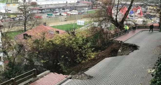 GÜNCELLEME - Zonguldak’ta heyelanda bir bölümü çöken yol trafiğe kapatıldı