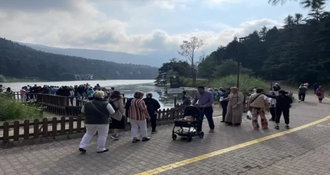 Günübirlik tatilciler hafta sonu Gölcük Tabiat Parkı’nda yoğunluk oluşturdu