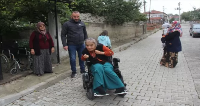 Havza'da engelli bir kişiye akülü tekerlekli sandalye verildi