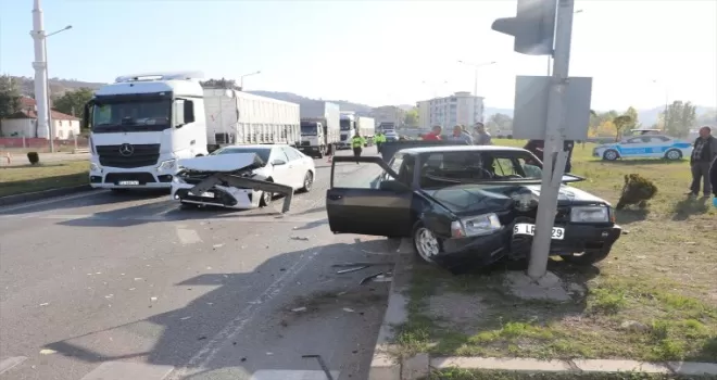 Havza'da iki otomobilin çarpıştı, bir kişi yaralandı