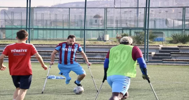 Hayalindeki “bordo mavi“ formaya ampute futbol takımıyla kavuştu