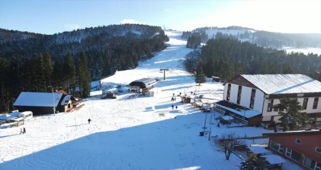 Hazırlıkları tamamlanan Ilgaz Dağı'nda kayakseverler kar bekliyor