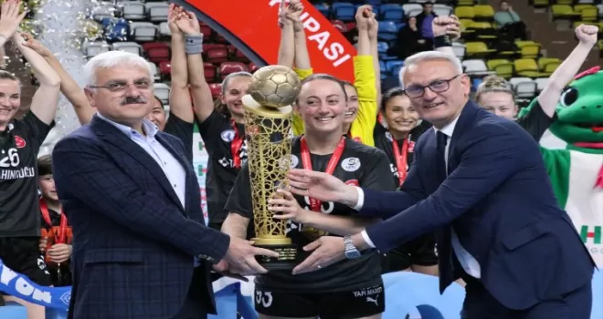 Hentbol Kadınlar Türkiye Kupası’nda Armada Praxis Yalıkavakspor şampiyon oldu