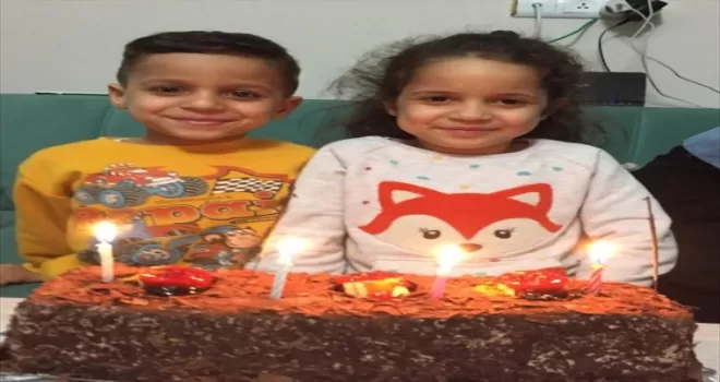 İHH’dan depremzede ailenin ikizlerine doğum günü sürprizi