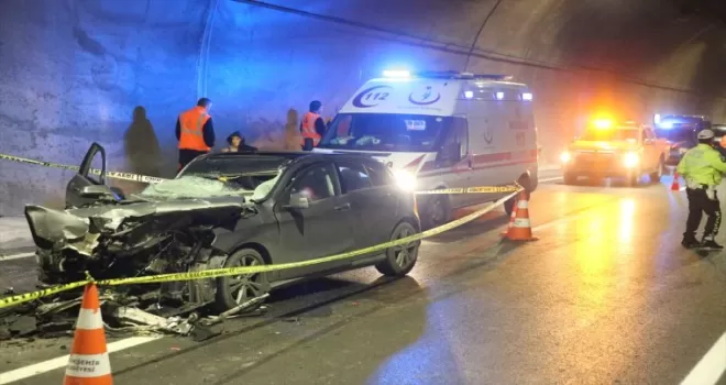 Ilgaz 15 Temmuz İstiklal Tüneli’nde tıra çarpan otomobilin sürücüsü öldü