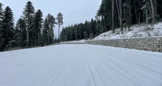 Ilgaz Dağı'nda kar yağışı etkili oluyor