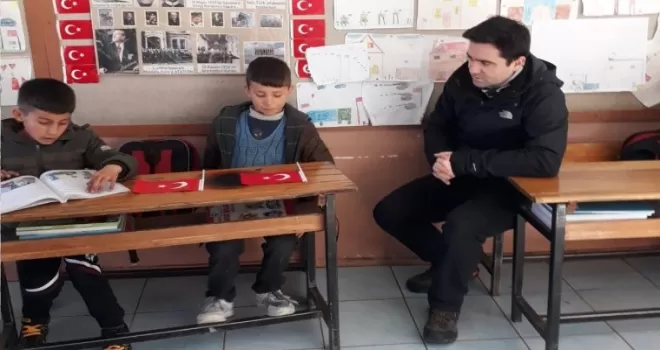 İskilip Kaymakamı Vural'dan köy okuluna ziyaret