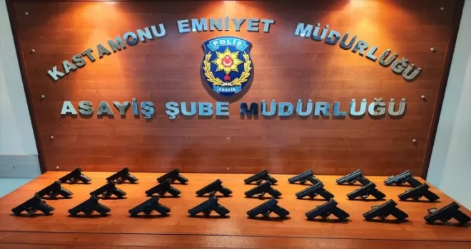 İstanbul’dan Kastamonu’ya ruhsatsız tabanca getiren 3 kişi yakalandı