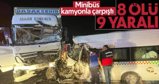 Kamyonla minibüs çarpıştı: 8 ölü, 9 yaralı