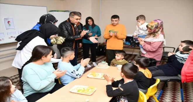 Karabük’te 4 yaşındaki depremzede çocuğa doğum günü sürprizi