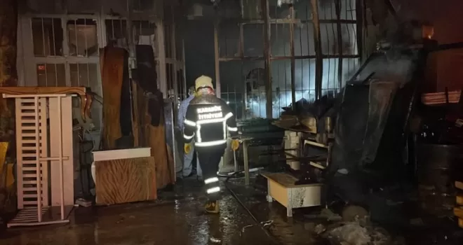 Karabük’te ahşap atölyesinde çıkan yangın söndürüldü